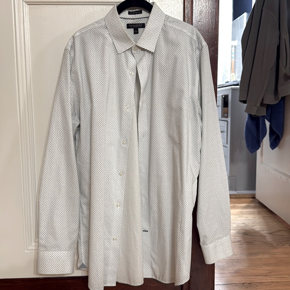 Men’s banana republic long sleeve button down dress shirt Large
